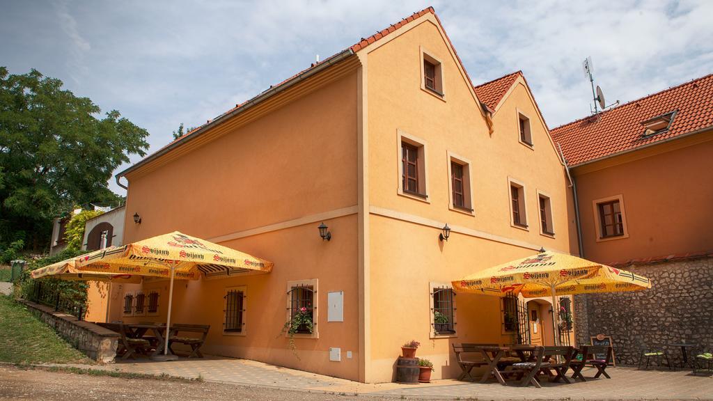 Penzion Zatisi Mikulov Exterior foto